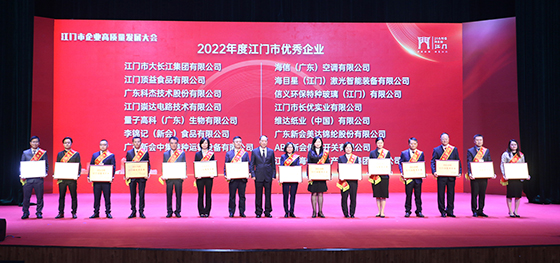 颁奖.jpg 颁奖.jpg